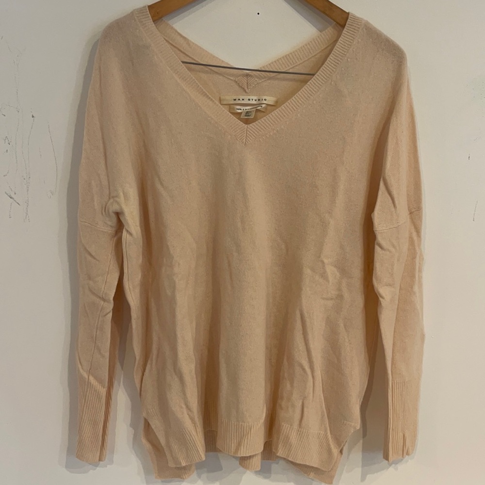 Max Studio pale pink cashmere sweater